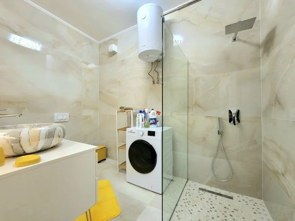 Tirane, jepet me qera apartament 2+1+Ballkon Kati 6, 85 m² 1.200 € (Rruga e Kosovareve)