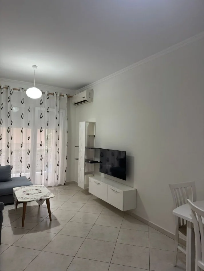 Tirane, jepet me qera apartament 2+1+Aneks+Ballkon Kati 2, 115 m² 500 € (Kopshti botanik xhamia)
