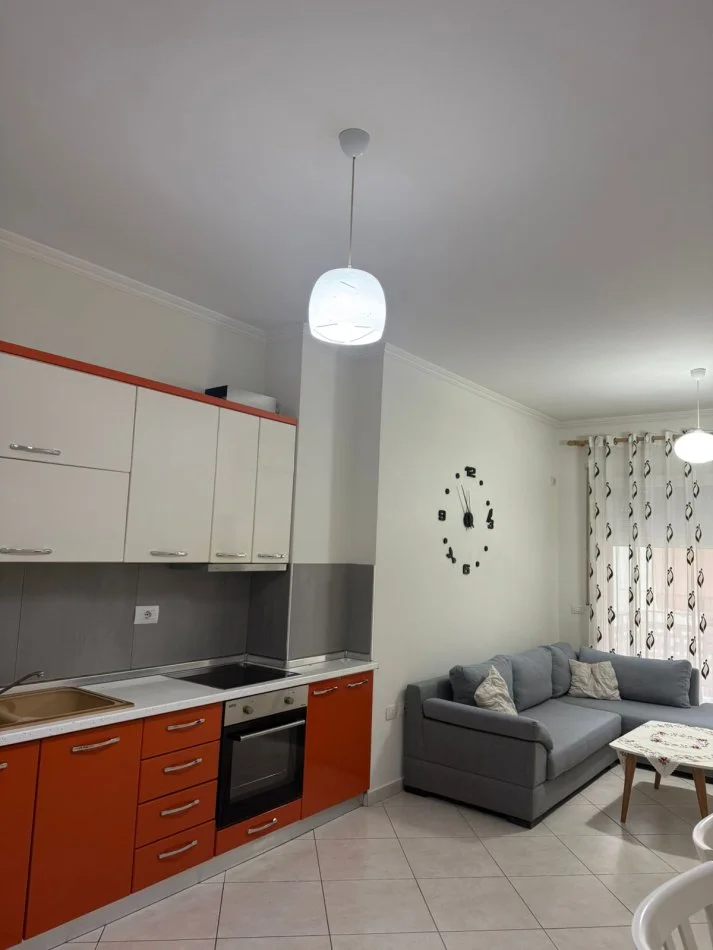 Tirane, jepet me qera apartament 2+1+Aneks+Ballkon Kati 2, 115 m² 500 € (Kopshti botanik xhamia)