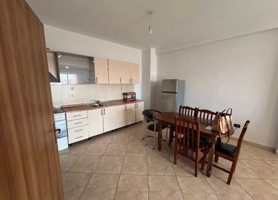 Tirane, jepet me qera apartament 2+1+Ballkon Kati 3, 120 m² 400 € (Astir , Bar Oslo)