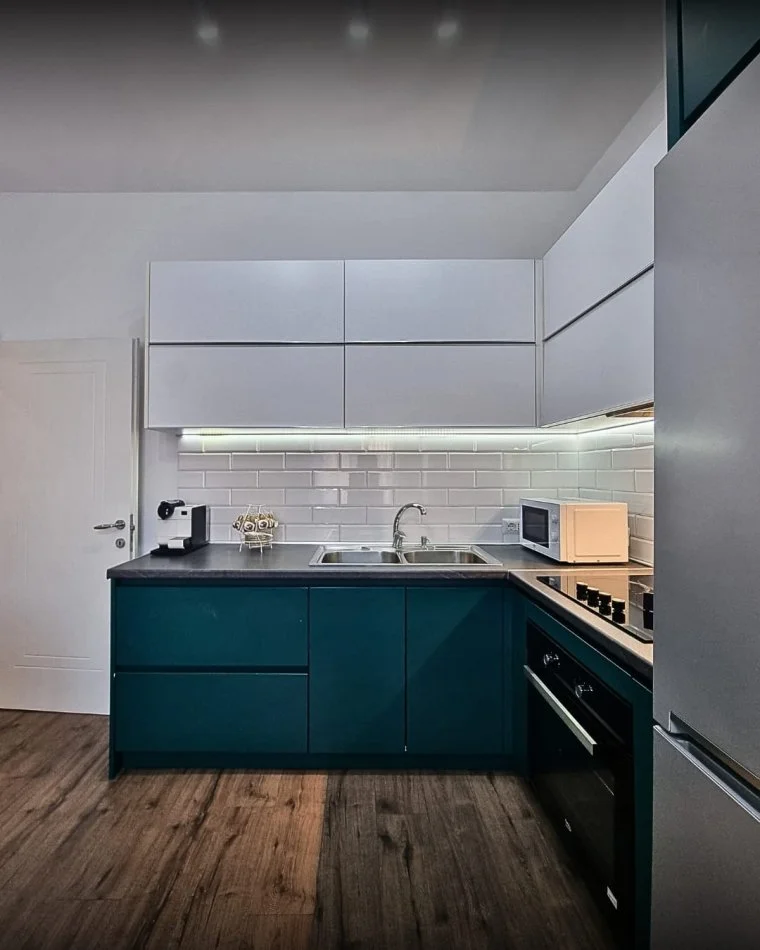 Tirane, jepet me qera apartament 2+1+Ballkon Kati 4, 600 €