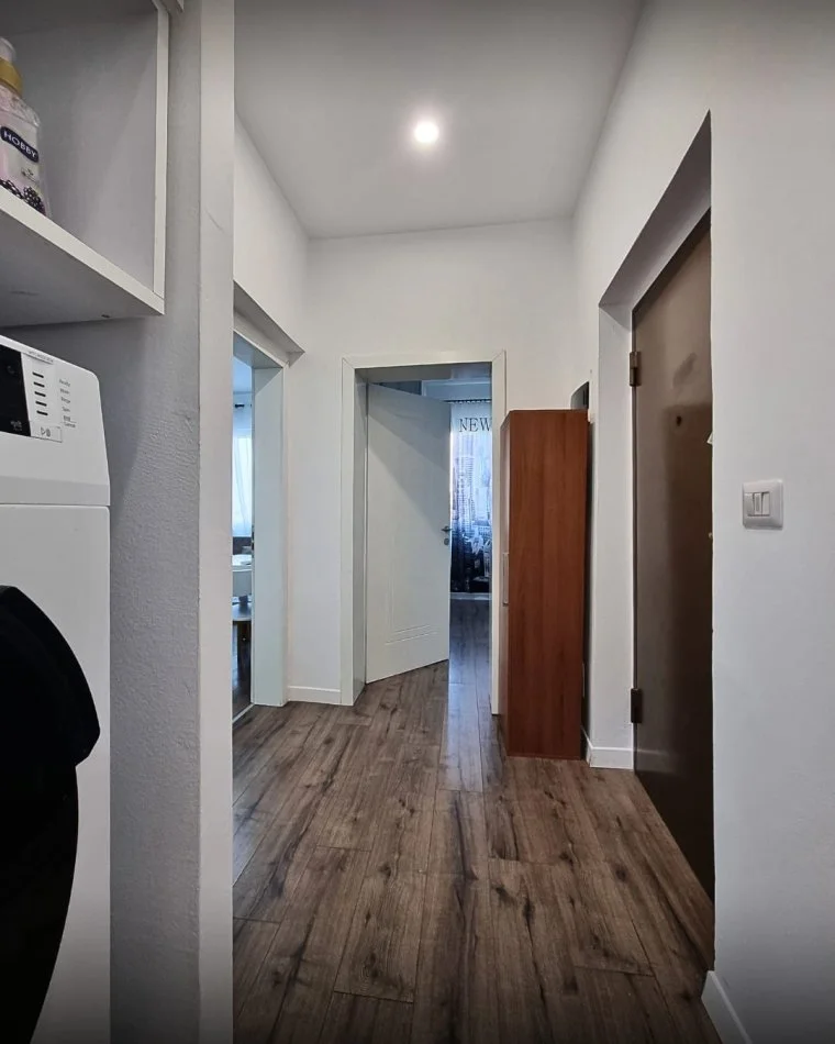 Tirane, jepet me qera apartament 2+1+Ballkon Kati 4, 690 € 