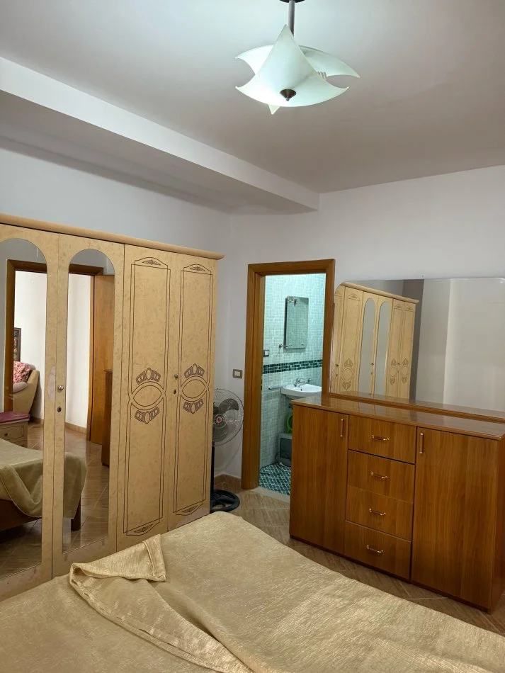 Tirane, jepet me qera apartament 1+1 Kati 3, 400 € (Zogu i Zi)