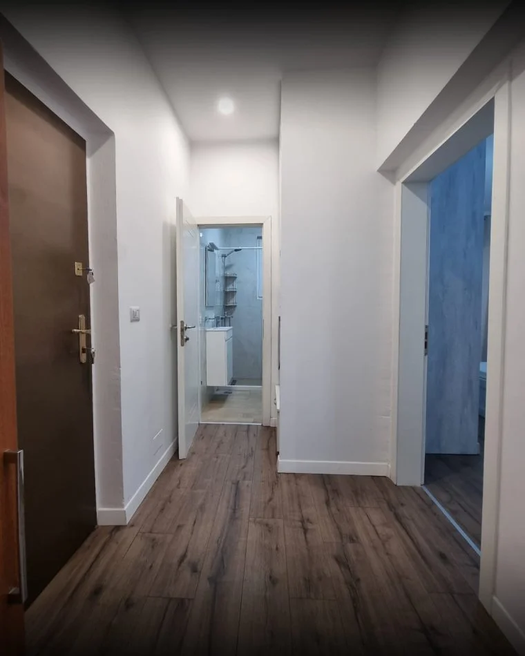 Tirane, jepet me qera apartament 2+1+Ballkon Kati 4, 600 €