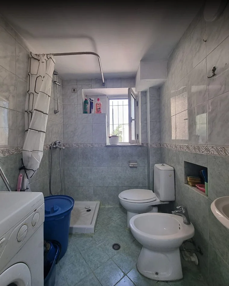 Tirane, jepet me qera apartament 2+1 Kati 2, 65 m² 