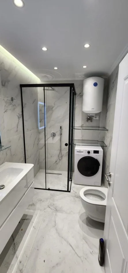 Tirane, jepet me qera apartament 2+1+Ballkon Kati 4, 115 m² 750 € (Bulevardi Zogu i Pare)