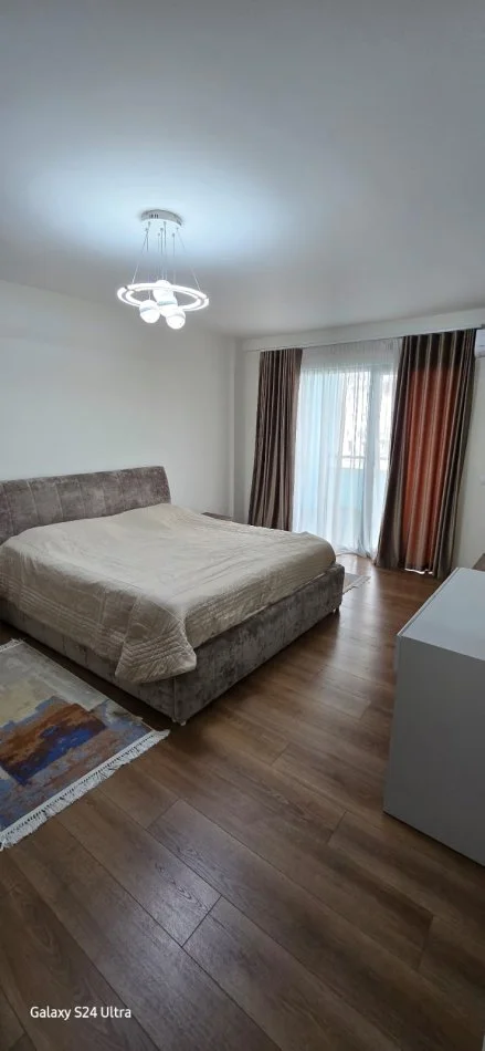 Tirane, jepet me qera apartament 2+1+Ballkon Kati 4, 115 m² 750 € (Bulevardi Zogu i Pare)