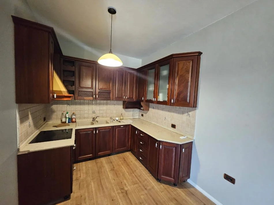 Tirane, jepet me qera 3+1+Aneks+Ballkon Kati 5, 160 m² 2.000 €