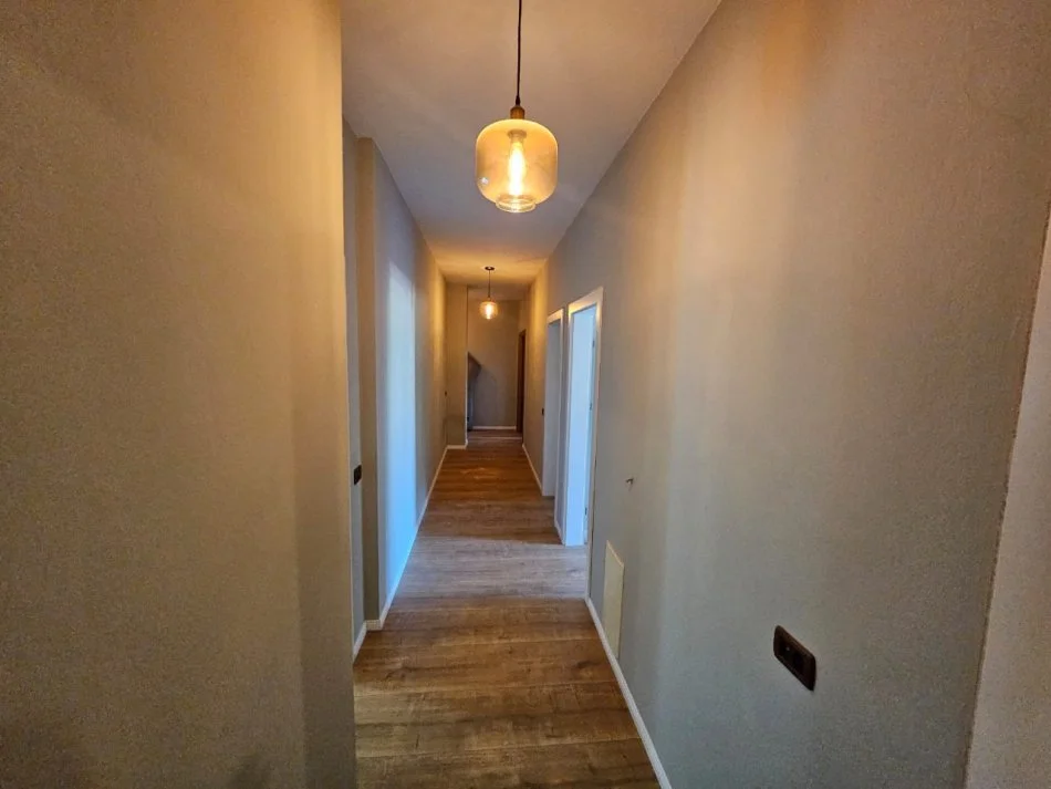 Tirane, jepet me qera 3+1+Aneks+Ballkon Kati 5, 160 m² 2.000 €