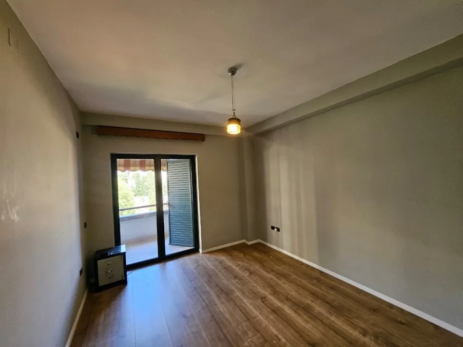 Tirane, jepet me qera 3+1+Aneks+Ballkon Kati 5, 160 m² 2.000 €