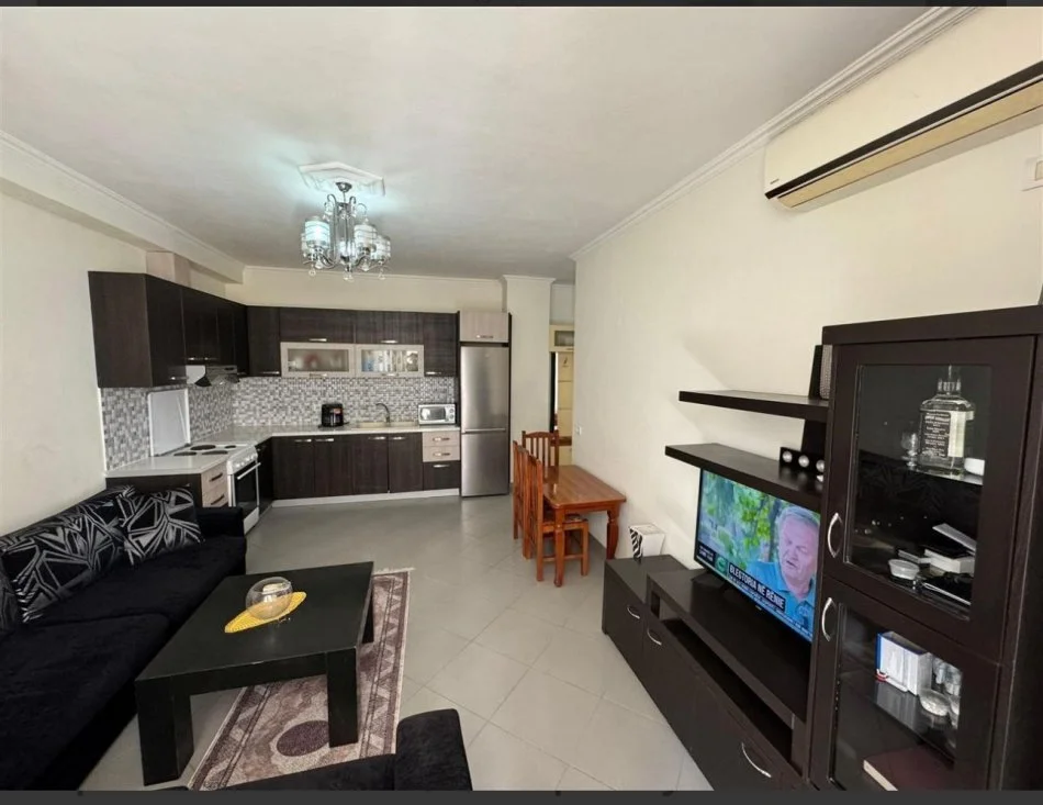 Tirane, jepet me qera apartament 2+1 Kati 1, 400 € 