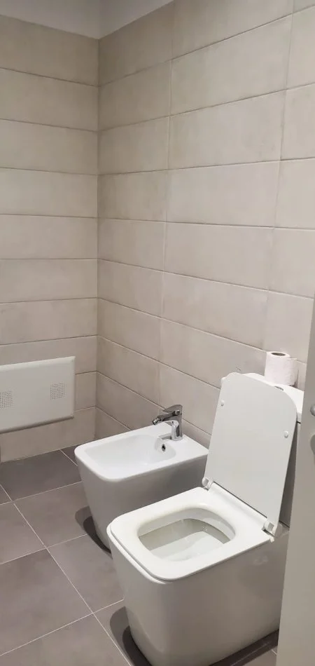 Tirane, jepet me qera apartament 1+1+Ballkon Kati 8, 60 m² 400 € 