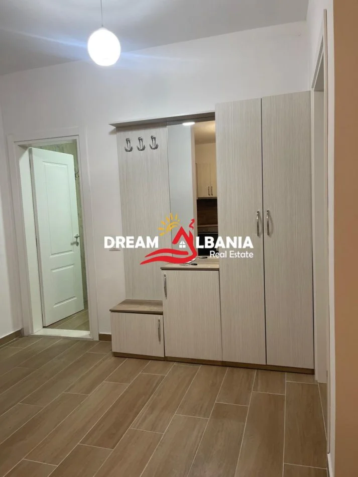 Tirane, jepet me qera apartament 1+1+Ballkon Kati 2, 70 m² 700 € (tek Selvia prane Observator)