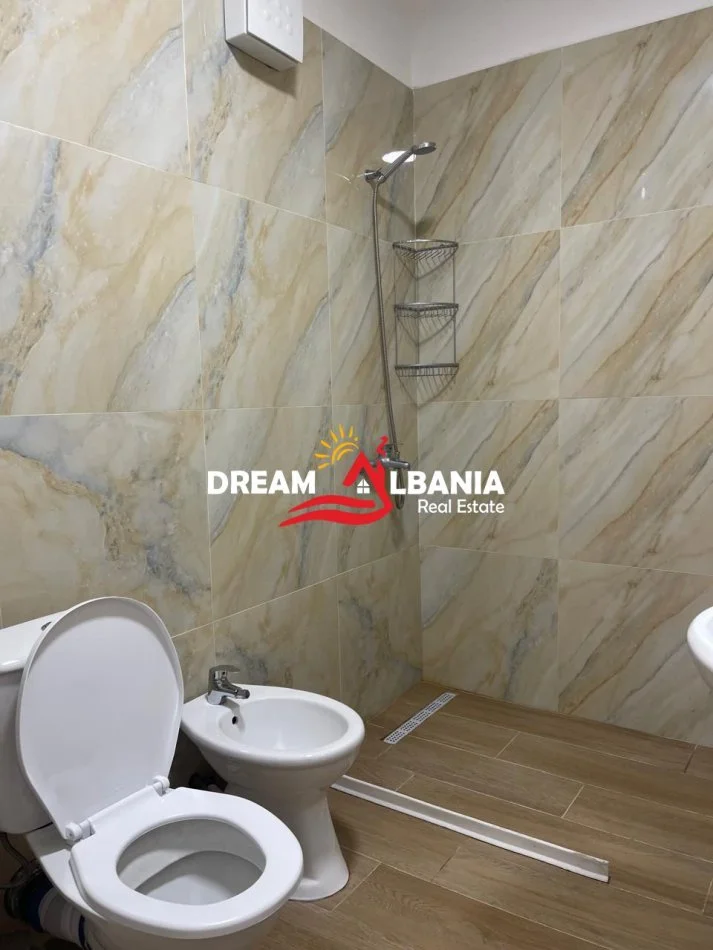 Tirane, jepet me qera apartament 1+1+Ballkon Kati 2, 70 m² 700 € (tek Selvia prane Observator)