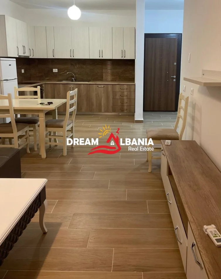 Tirane, jepet me qera apartament 1+1+Ballkon Kati 2, 70 m² 700 € (tek Selvia prane Observator)