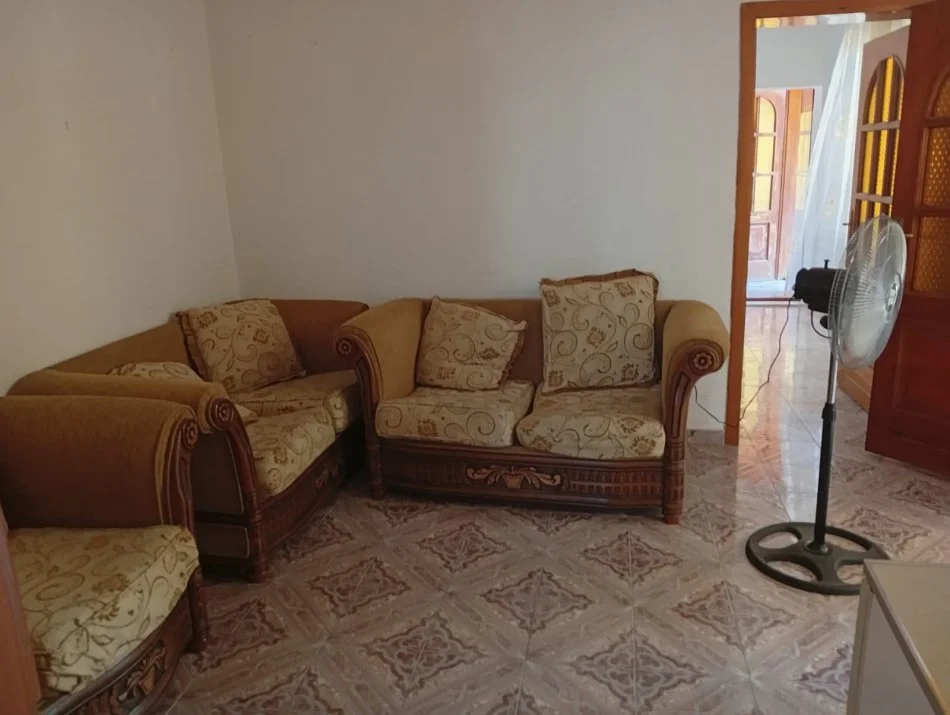 Tirane, jepet me qera apartament 3+1 Kati 2, 560 € 