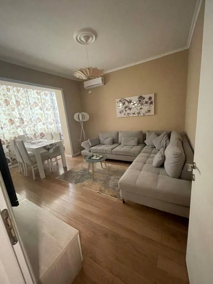 Tirane, jepet me qera apartament 1+1 Kati 3, 65 m² 600 € 