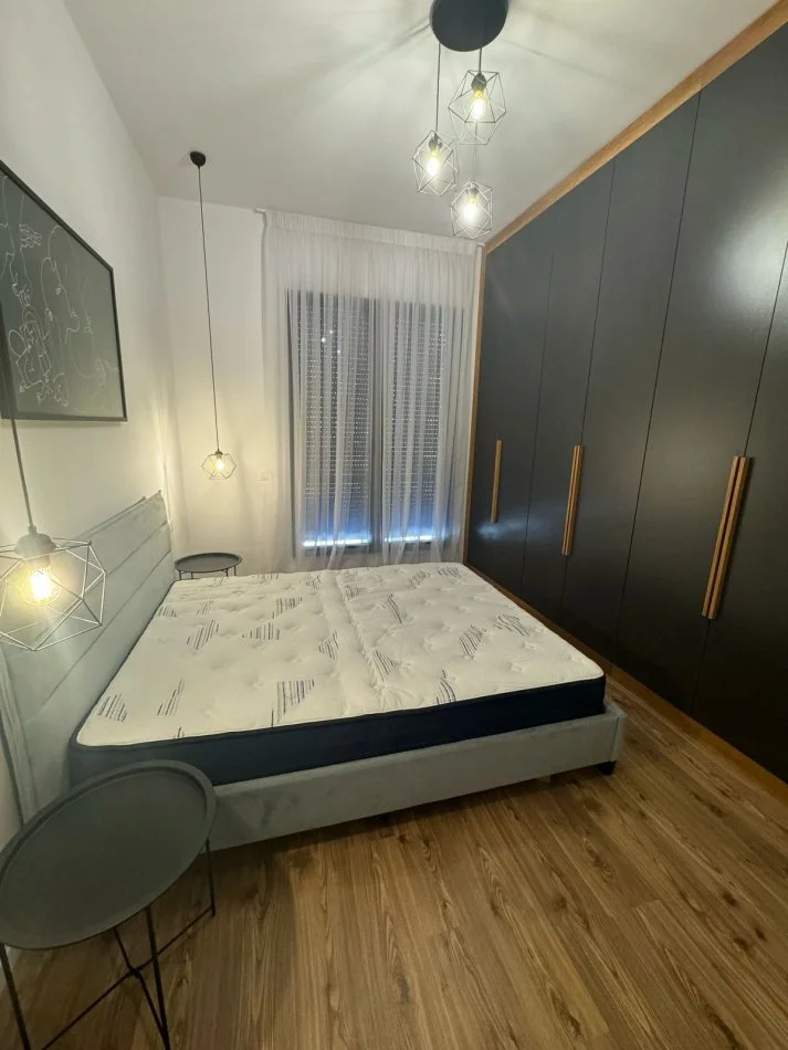 Tirane, jepet me qera apartament 1+1+Ballkon Kati 3, 70 m² 800 € (Delijorgji)