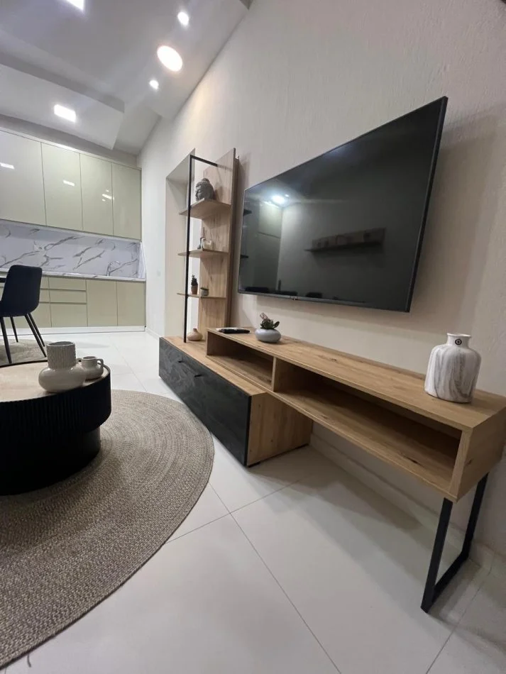 Tirane, jepet me qera apartament 1+1+Aneks+Ballkon Kati 2, 65 m² 651 € (Ish blloku)