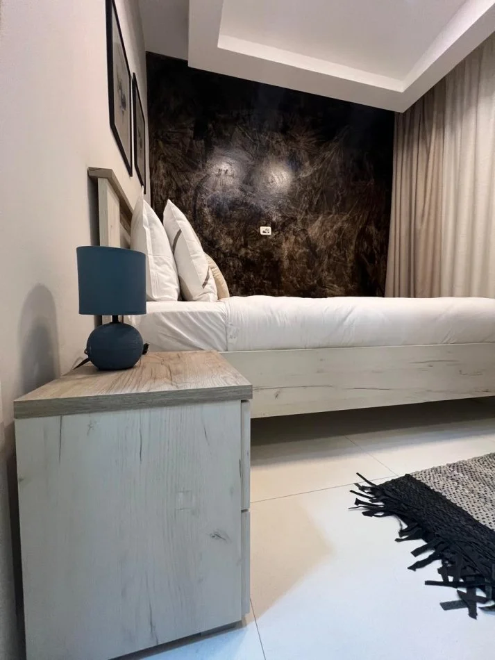 Tirane, jepet me qera apartament 1+1+Aneks+Ballkon Kati 2, 65 m² 651 € (Ish blloku)