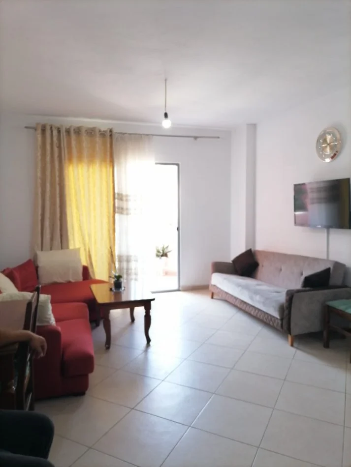 Tirane, jepet me qera apartament 2+1+Ballkon Kati 4, 300 €