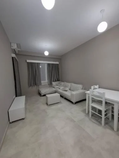Tirane, jepet me qera apartament 1+1 Kati 6, 60 m² 600 € (Yzberisht)