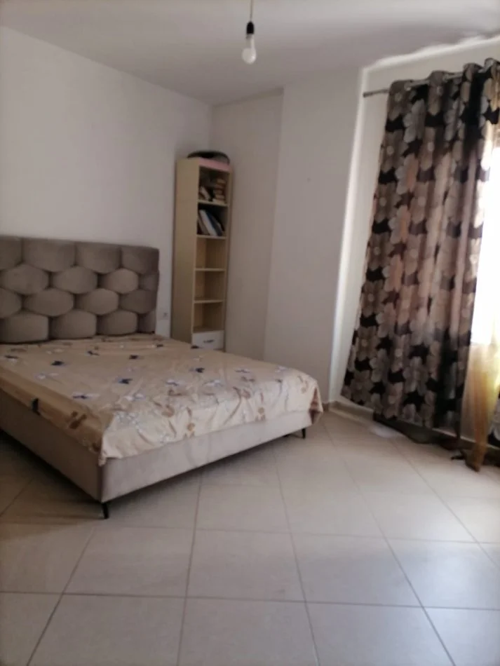 Tirane, jepet me qera apartament 2+1+Ballkon Kati 4, 108 m² 300 € (Rramazan Gaxherri)