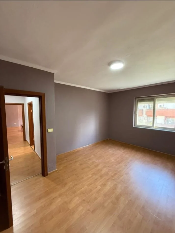 Tirane, jepet me qera apartament 2+1 Kati 3, 86 m² 500 € (Fadil Rada)