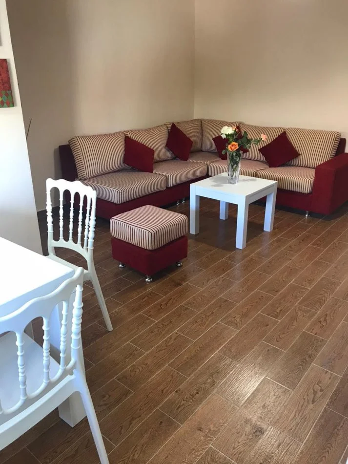 Tirane, jepet me qera apartament 2+1+Ballkon Kati 3, 90 m² 600 € (21 dhjetori)