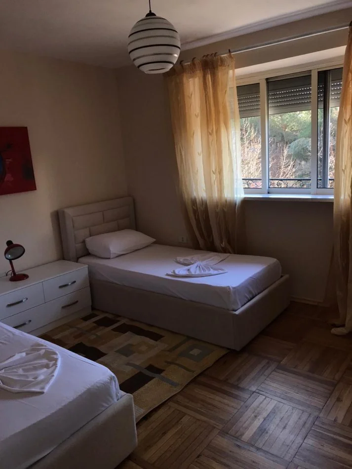 Tirane, jepet me qera apartament 2+1+Ballkon Kati 3, 90 m² 600 € (21 dhjetori)
