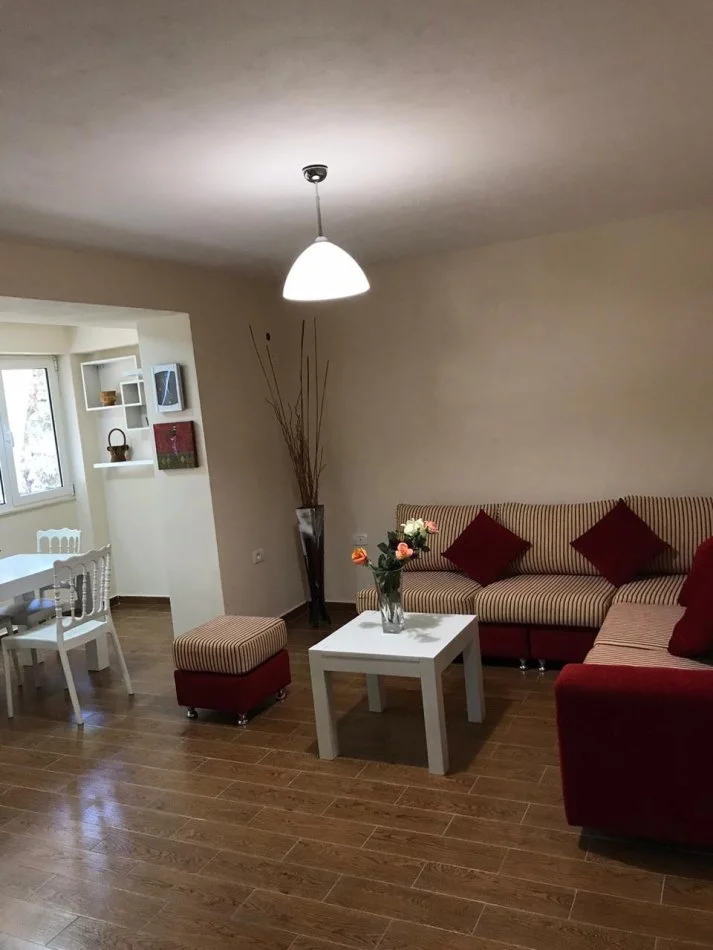 Tirane, jepet me qera apartament 2+1+Ballkon Kati 3, 90 m² 600 € (21 dhjetori)