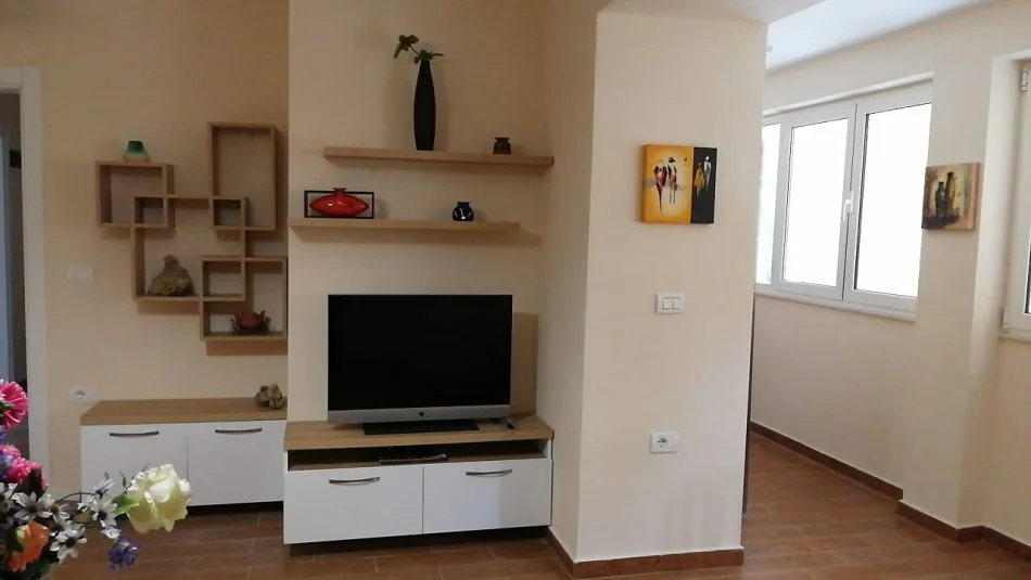Tirane, jepet me qera apartament 2+1+Ballkon Kati 3, 90 m² 600 € (21 dhjetori)