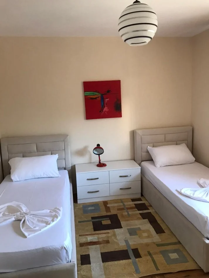 Tirane, jepet me qera apartament 2+1+Ballkon Kati 3, 90 m² 600 € (21 dhjetori)