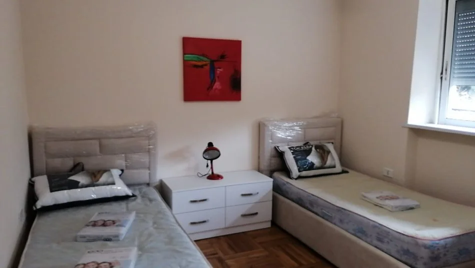 Tirane, jepet me qera apartament 2+1+Ballkon Kati 3, 90 m² 600 € (21 dhjetori)