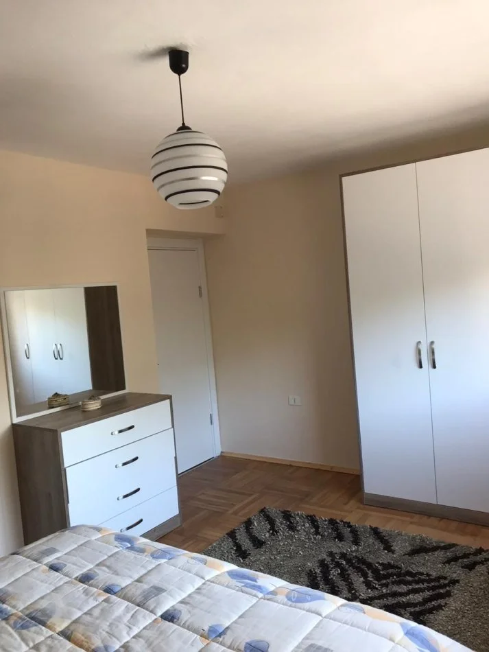 Tirane, jepet me qera apartament 2+1+Ballkon Kati 3, 90 m² 600 € (21 dhjetori)