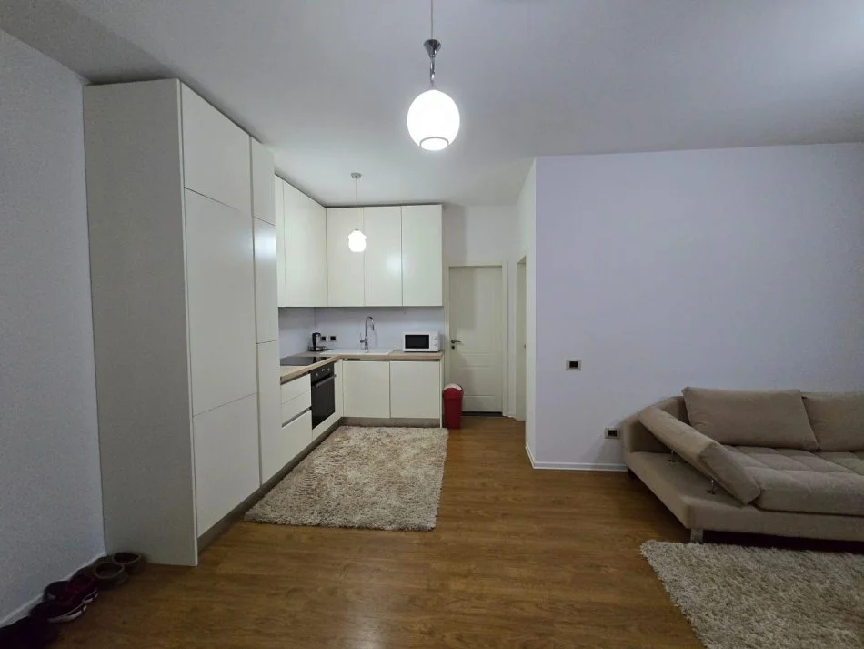 Tirane, jepet me qera apartament 1+1+Ballkon Kati 3, 70 m² 694.533.843 € (Rruga hamdi sina)