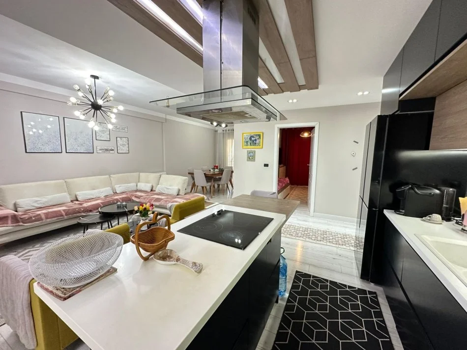 Tirane, shitet apartament 2+1+Ballkon Kati 2, 120 m² 155.000 € (Tek Vila L Astir)