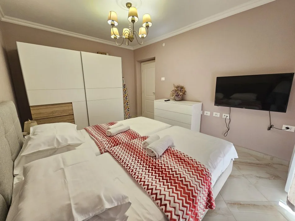 Tirane, jepet me qera apartament 1+1 Kati 1, 50 m² 600 € (Shkolla Osman Myderrizi Rruga Pjeter Budi)