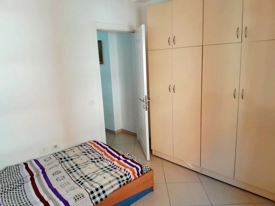 Tirane, jepet me qera apartament 2+1 Kati 4, 100 m² 450 € 