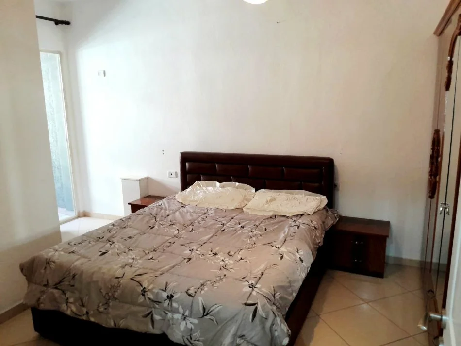 Tirane, jepet me qera apartament 2+1 Kati 4, 100 m² 450 € 