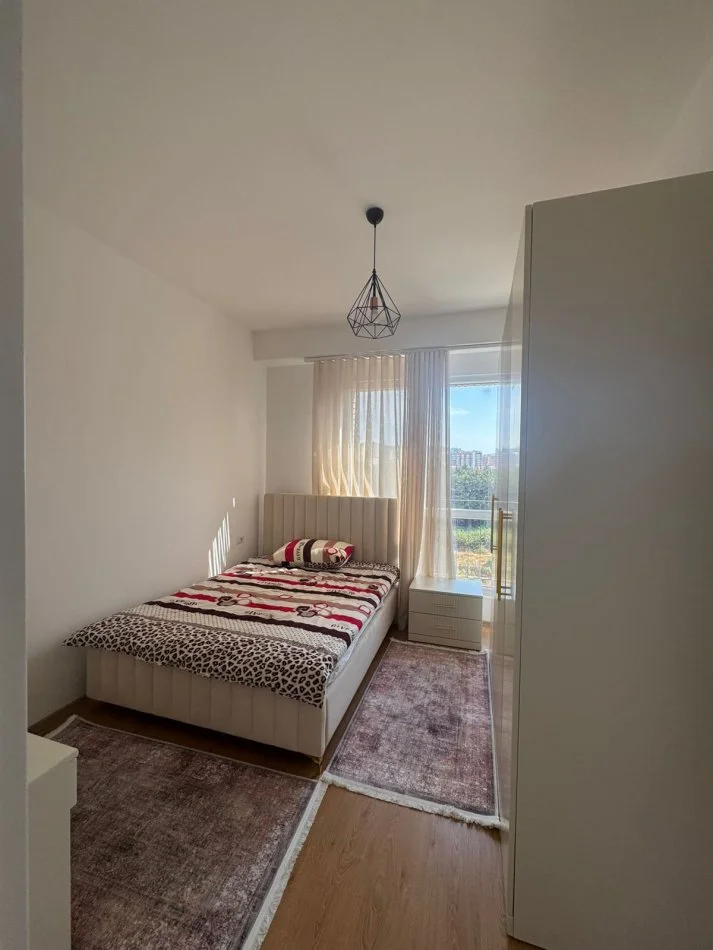 Tirane, jepet me qera apartament 2+1+Ballkon Kati 4, 120 m² 700 € (Fusha e Aviacionit)