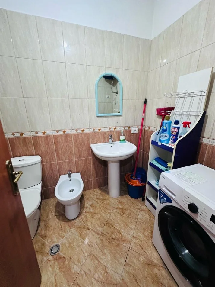 Tirane, jepet me qera apartament 2+1+Ballkon Kati 8, 120 m² 450 € (Oslo bar astir)