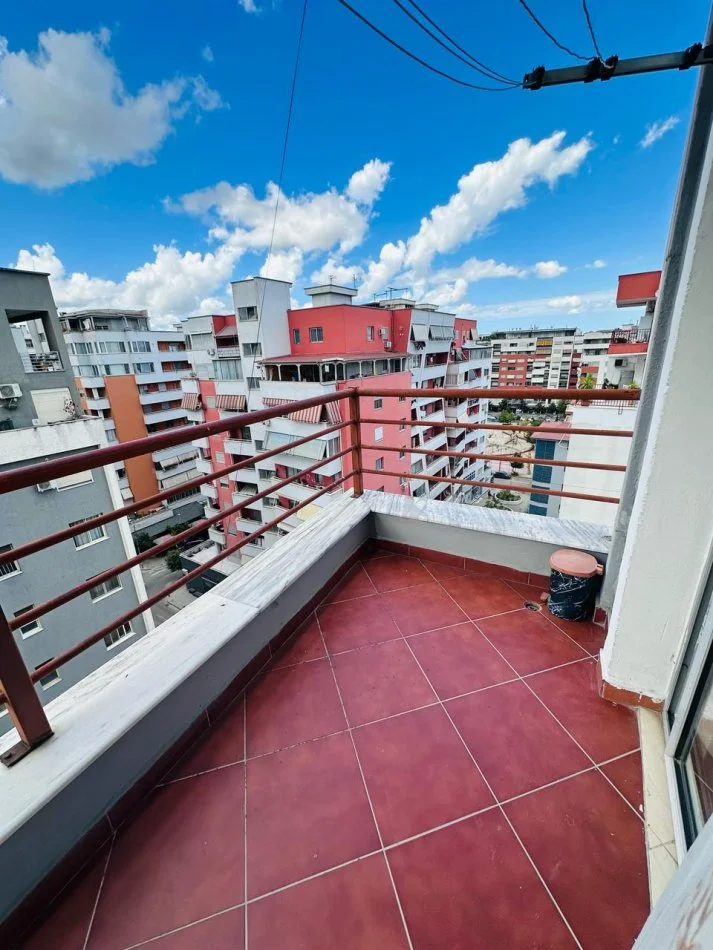 Tirane, jepet me qera apartament 2+1+Ballkon Kati 8, 120 m² 450 € (Oslo bar astir)