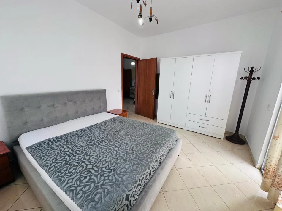 Tirane, jepet me qera apartament 2+1+Ballkon Kati 8, 120 m² 450 € (Oslo bar astir)
