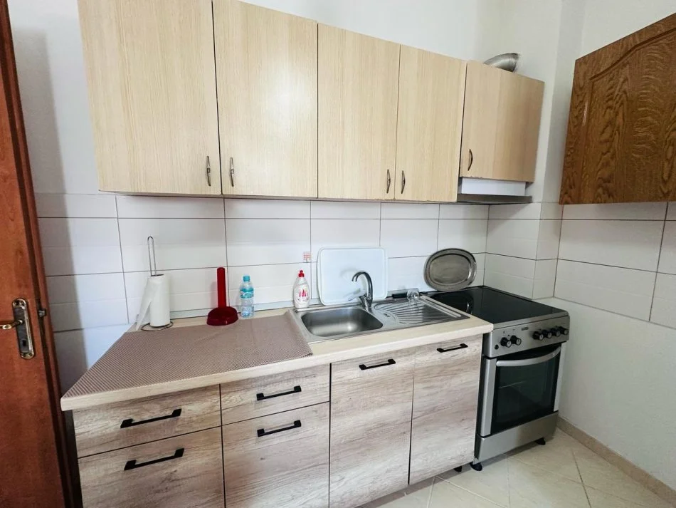 Tirane, jepet me qera apartament 2+1+Ballkon Kati 8, 120 m² 450 € (Oslo bar astir)