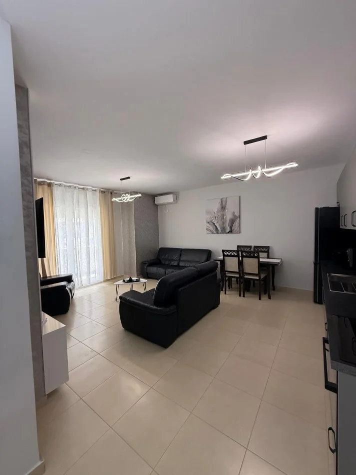 Vlore, jepet me qera apartament 2+1+Ballkon , 600 €