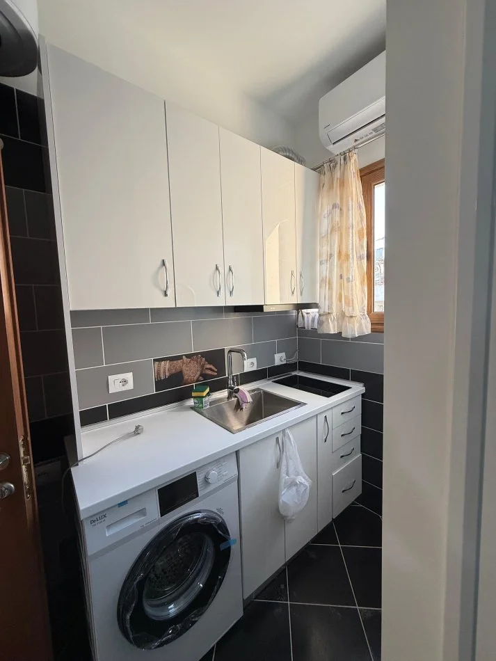 Vlore, jepet me qera garsonier 1+1 , 32 m² 150 € (rruga misto mele vlore)