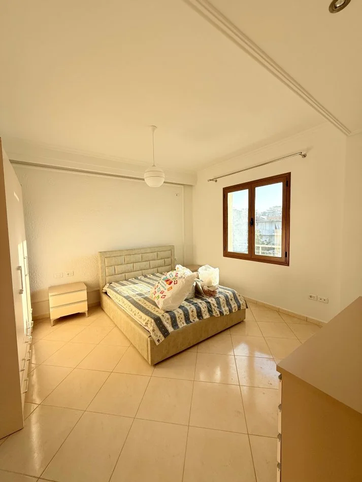 Vlore, jepet me qera apartament 1+1+Ballkon Kati 3, 88 m² 350 € (rruga misto mele)