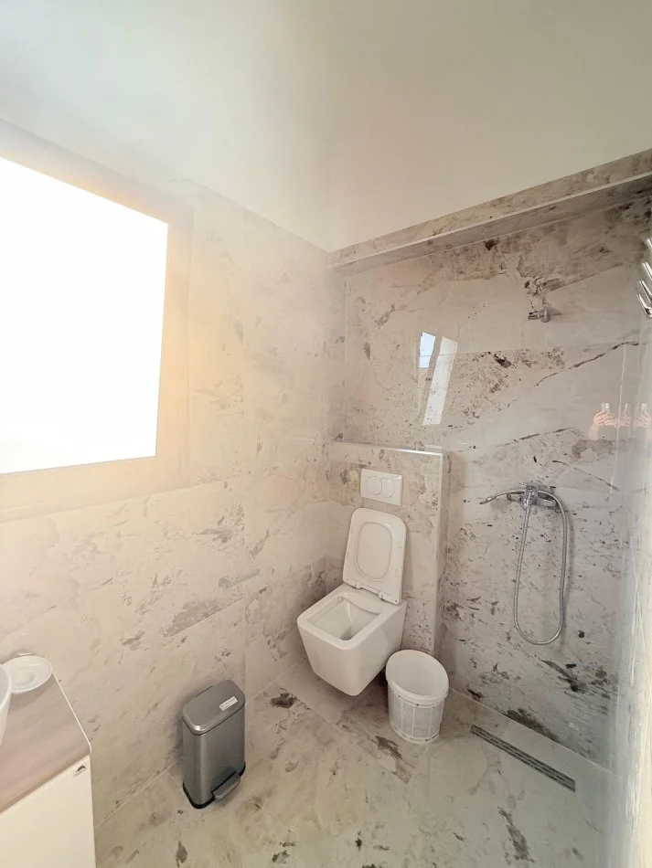 Vlore, jepet me qera apartament 1+1+Ballkon Kati 3, 88 m² 350 € (rruga misto mele)