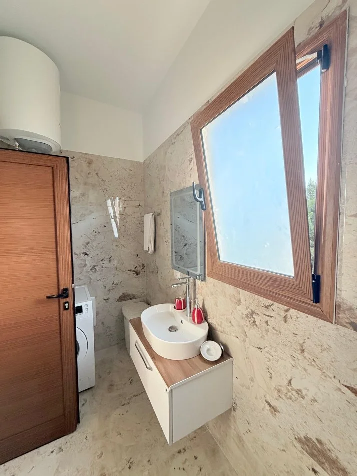 Vlore, jepet me qera apartament 1+1+Ballkon Kati 3, 88 m² 350 € (rruga misto mele)